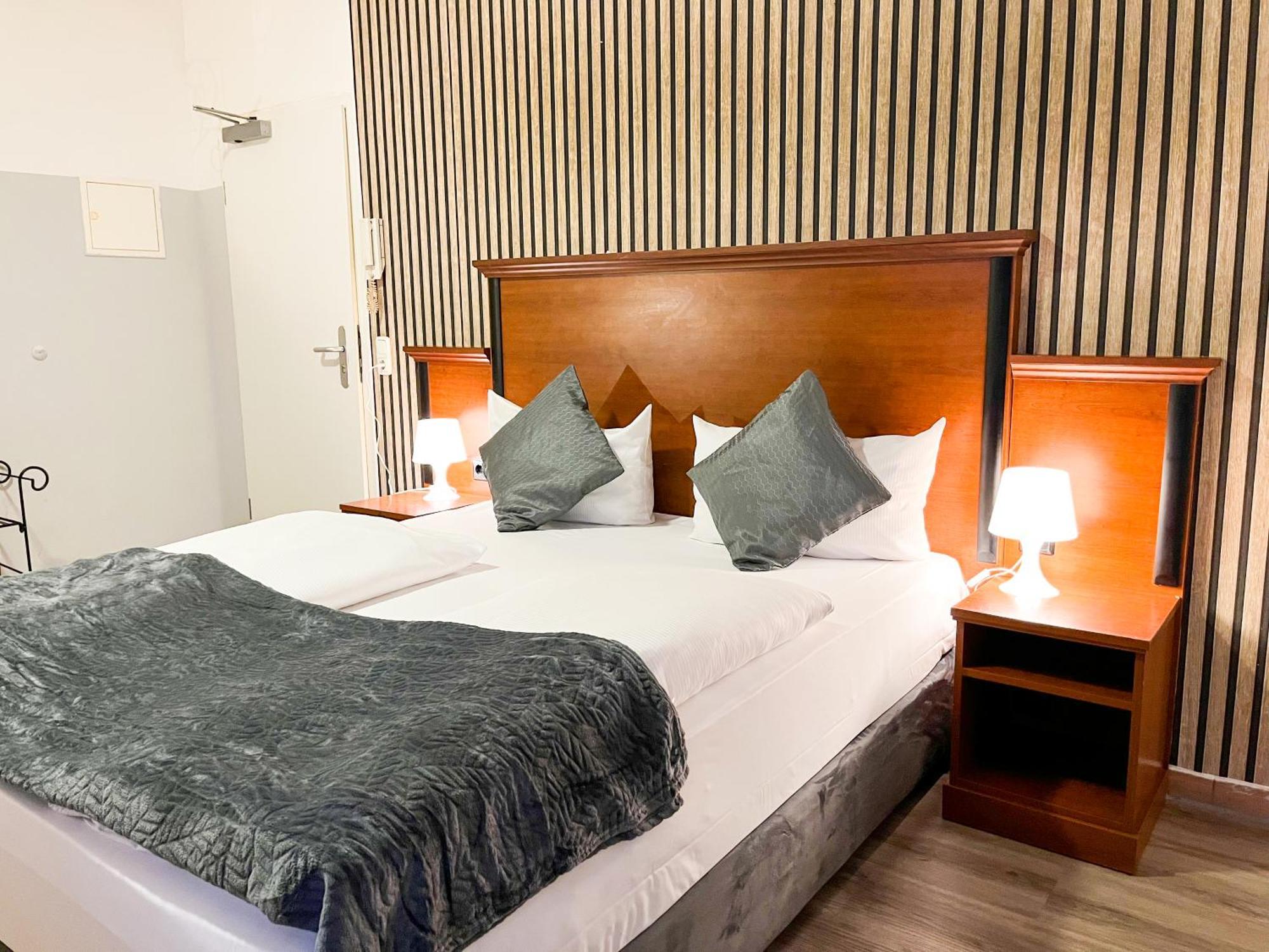 City Hotel West Frankfurt am Main Luaran gambar