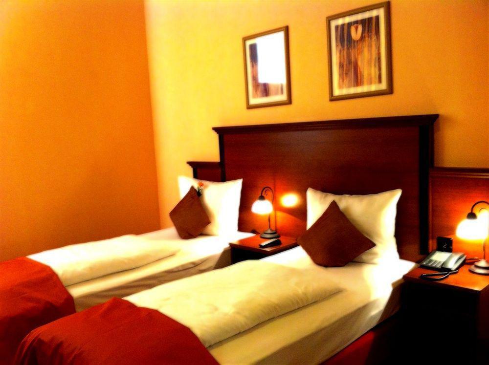 City Hotel West Frankfurt am Main Luaran gambar