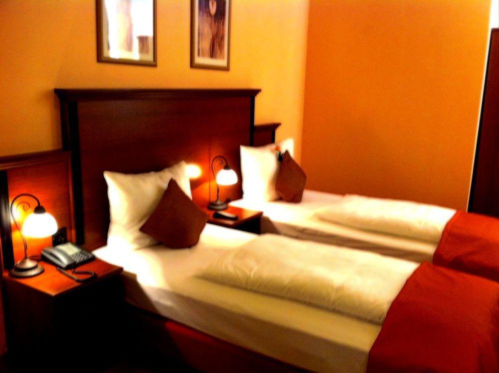 City Hotel West Frankfurt am Main Bilik gambar